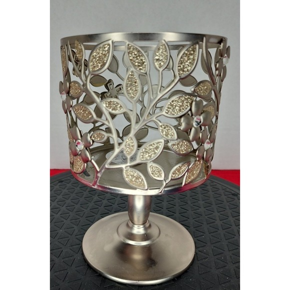 Bath‎ & Body Works Dogwood Flower & Gems Pedestal 3 Wick Candle Holder - Picture 6 of 10
